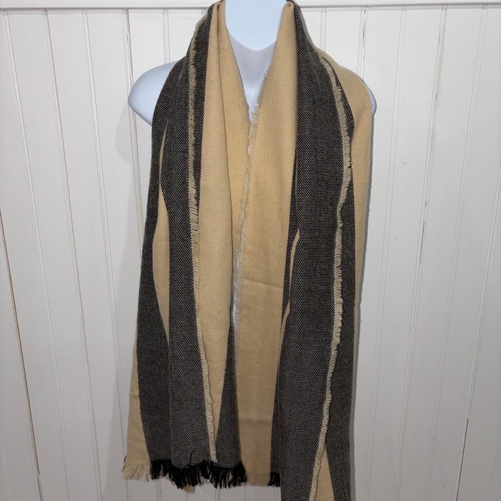 Black & Cream Textured Scarf